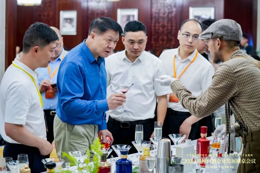 媒体、智库机构专家论道贵州白酒：2024贵州白酒企业发展圆桌会议热烈开局