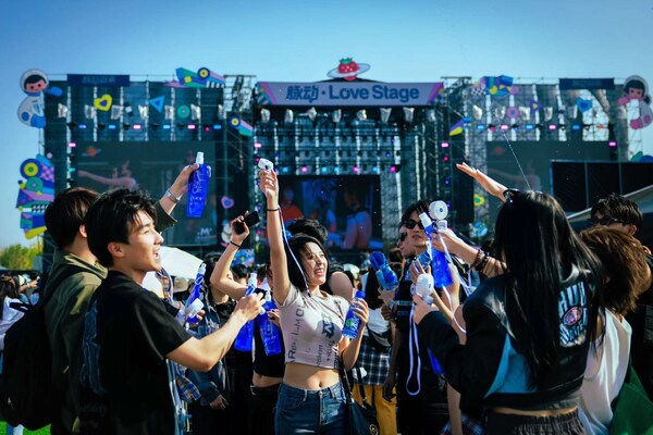 杭州草莓音乐节火爆开唱，脉动与年轻人站在一起读懂他们的热爱