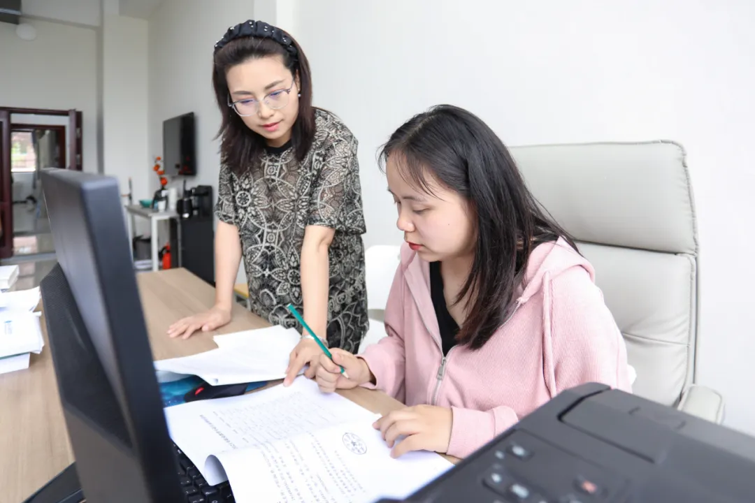 贵州省五一劳动奖 | 赵红：愿当“提灯人”，照亮学生成长成才路