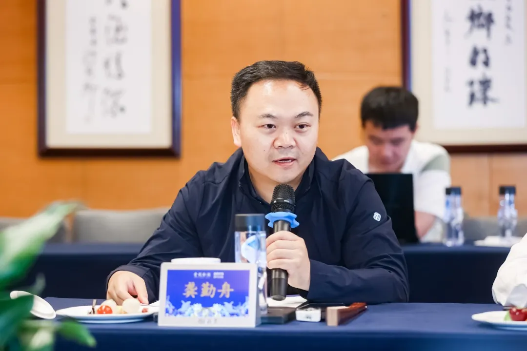 珍酒携手贵州书画名家，共绘酒香墨韵融合新篇章
