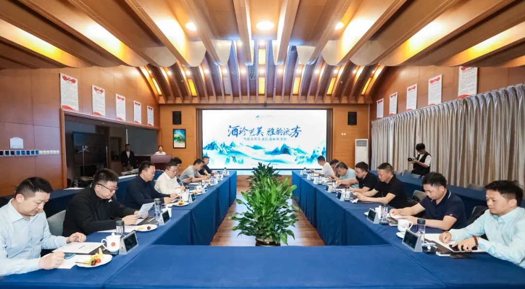 珍酒携手贵州书画名家，共绘酒香墨韵融合新篇章