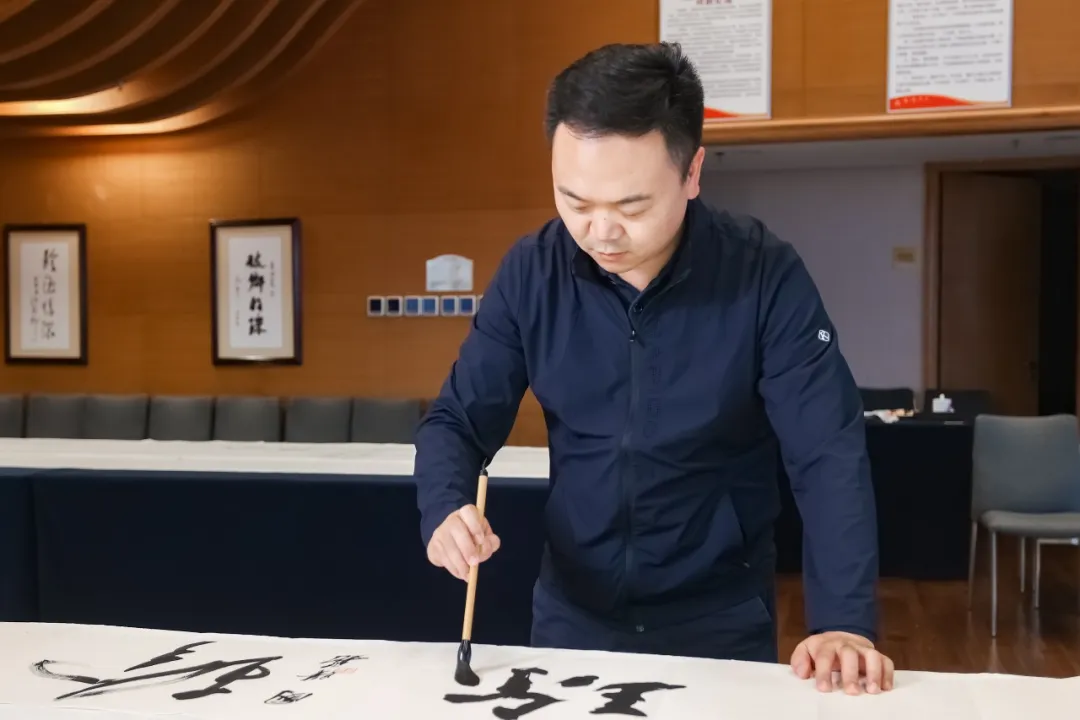 珍酒携手贵州书画名家，共绘酒香墨韵融合新篇章