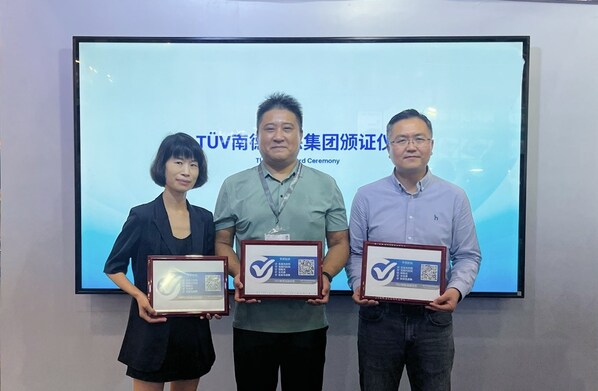 爱迪猫智能晨光护眼台灯获TÜV南德品鉴标签，守护家庭明眸