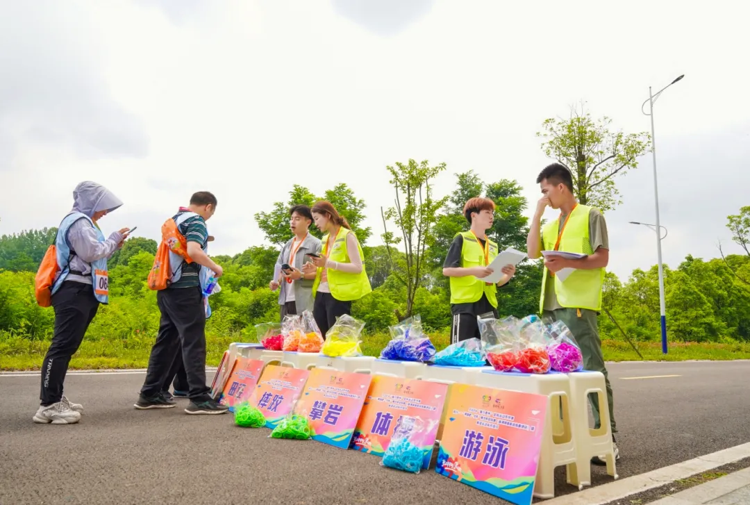 贵工商学子践行志愿者精神 参加2024“魅力贵州”定向运动系列赛志愿者服务