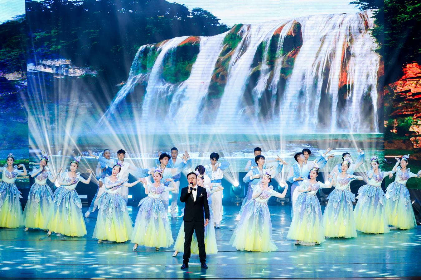 2024“歌唱祖国”主题 音乐会巡演暨“2023多彩贵州歌唱大赛”成果展演在铜仁举行