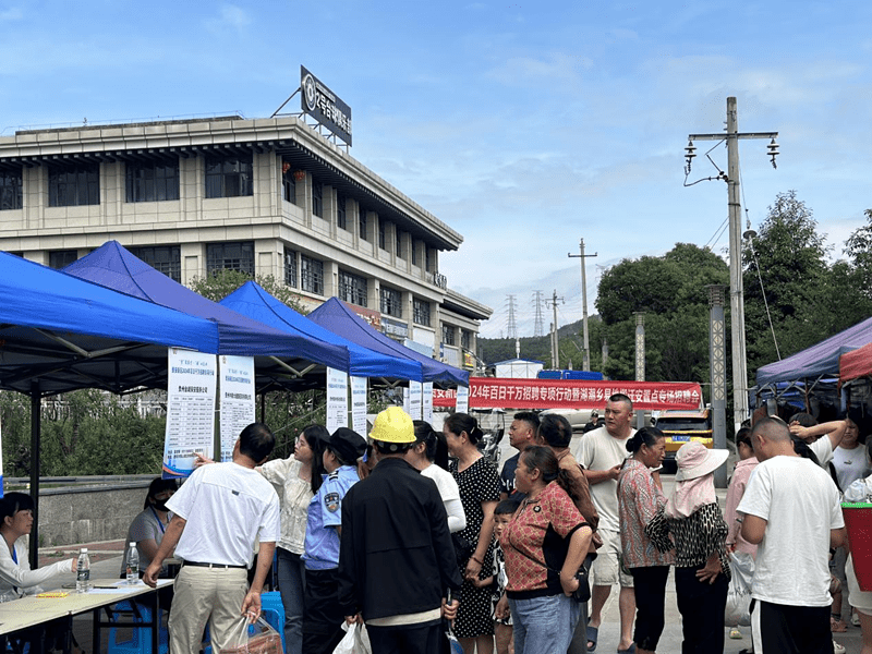 贵安新区2024年百日千万招聘专项行动走进湖潮乡易地搬迁安置点
