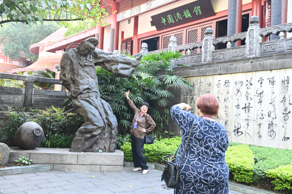 无人不识茅台酒！欧亚媒体考察团走进茅台体验“奇妙旅程”