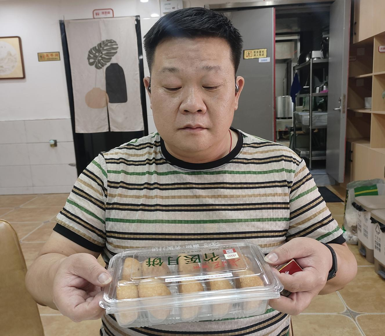 观山湖区总工会开展“情溢中秋时 月饼承‘新’意”关爱行动
