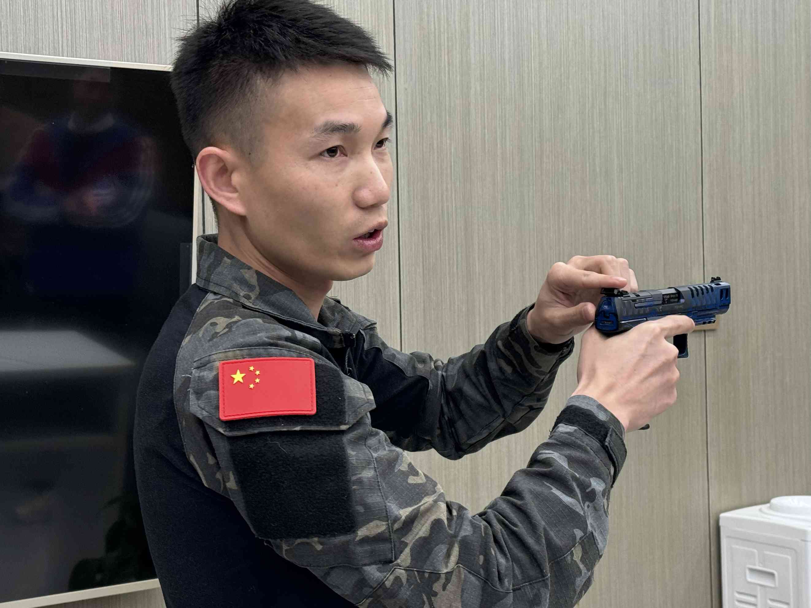 握枪、瞄准、射击！贵阳首家营业性射击场体验「实战」打靶正式开启