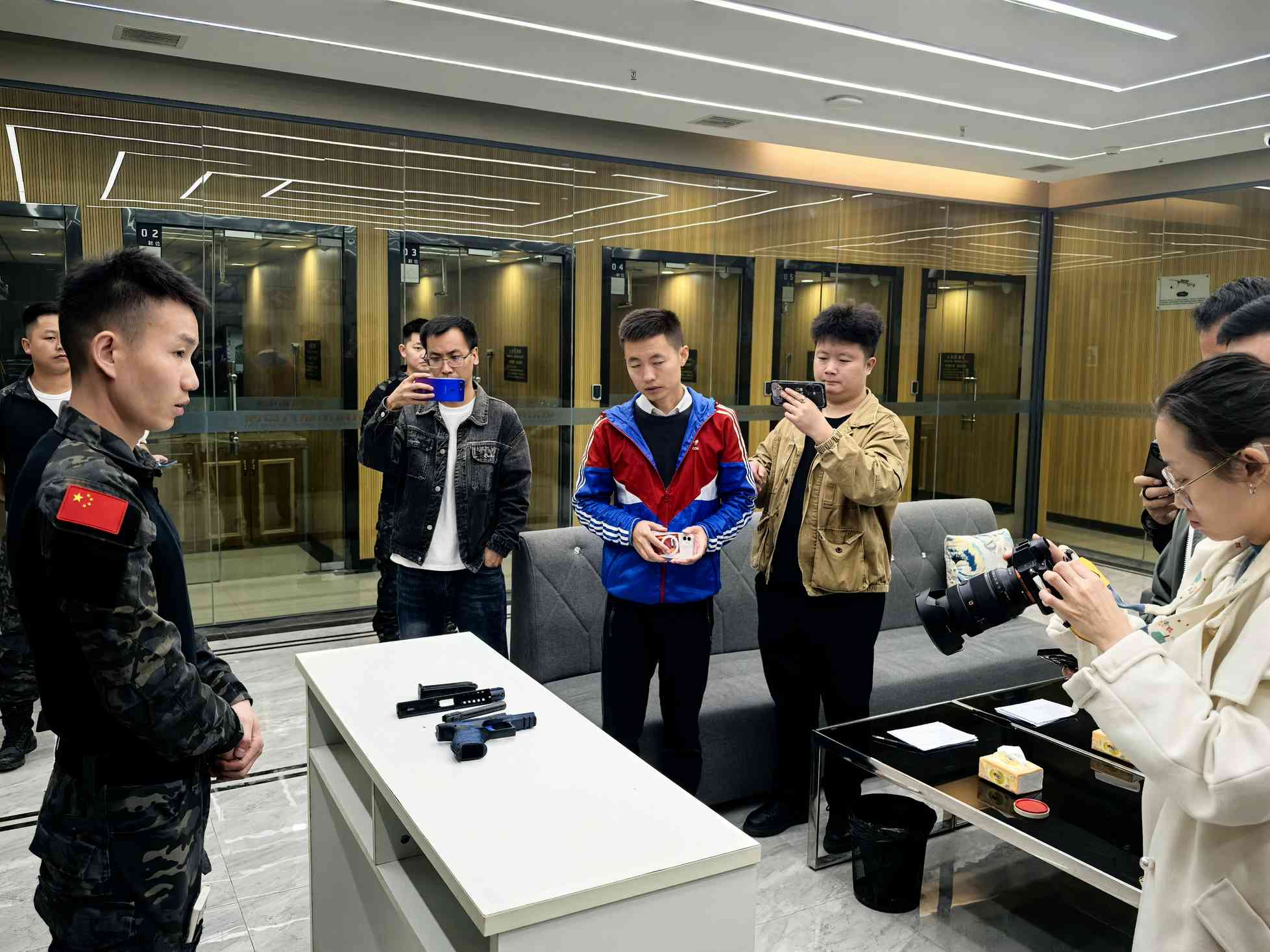 握枪、瞄准、射击！贵阳首家营业性射击场体验「实战」打靶正式开启