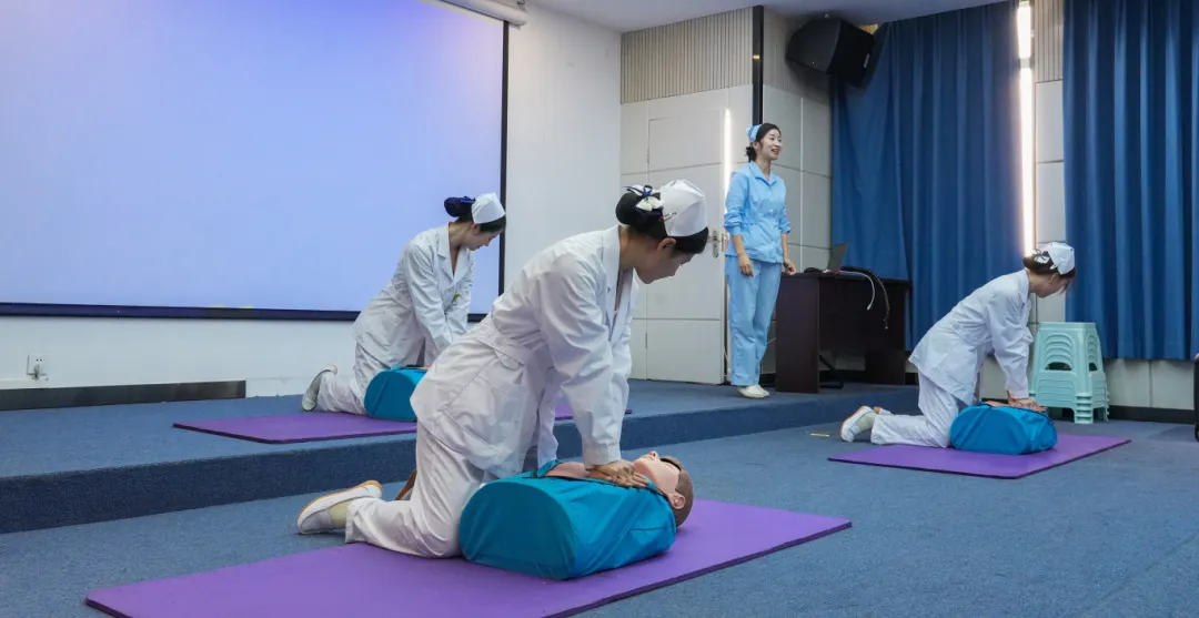 急救试点展担当 贵州工商职业学院前往清镇市消防中队开展急救应急技能培训