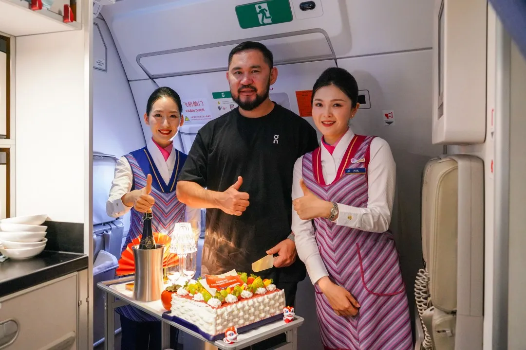 “中国茅台号”彩绘客机A350正式启航