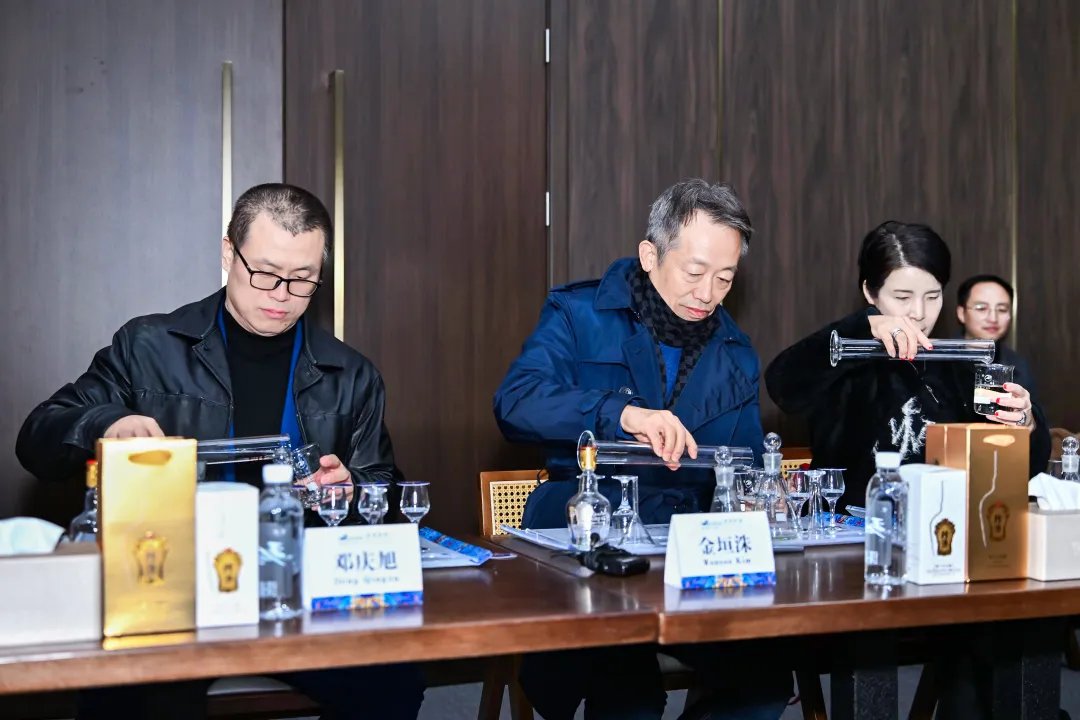 联合国前副秘书长金垣洙一行到访贵州珍酒