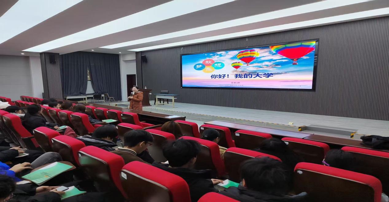 贵安新区开展职业指导活动：贵阳人文科技学院学生集中“充电”