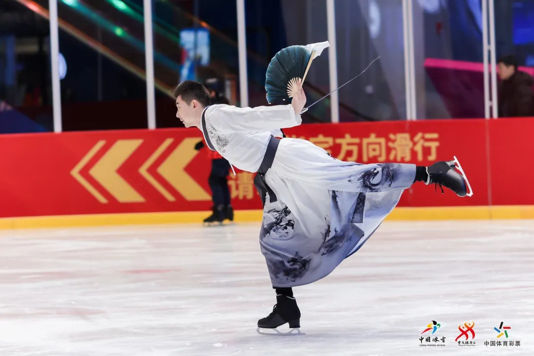 畅享冬日冰雪之趣，第十一届全国大众冰雪季上海分会场主题活动燃情启幕