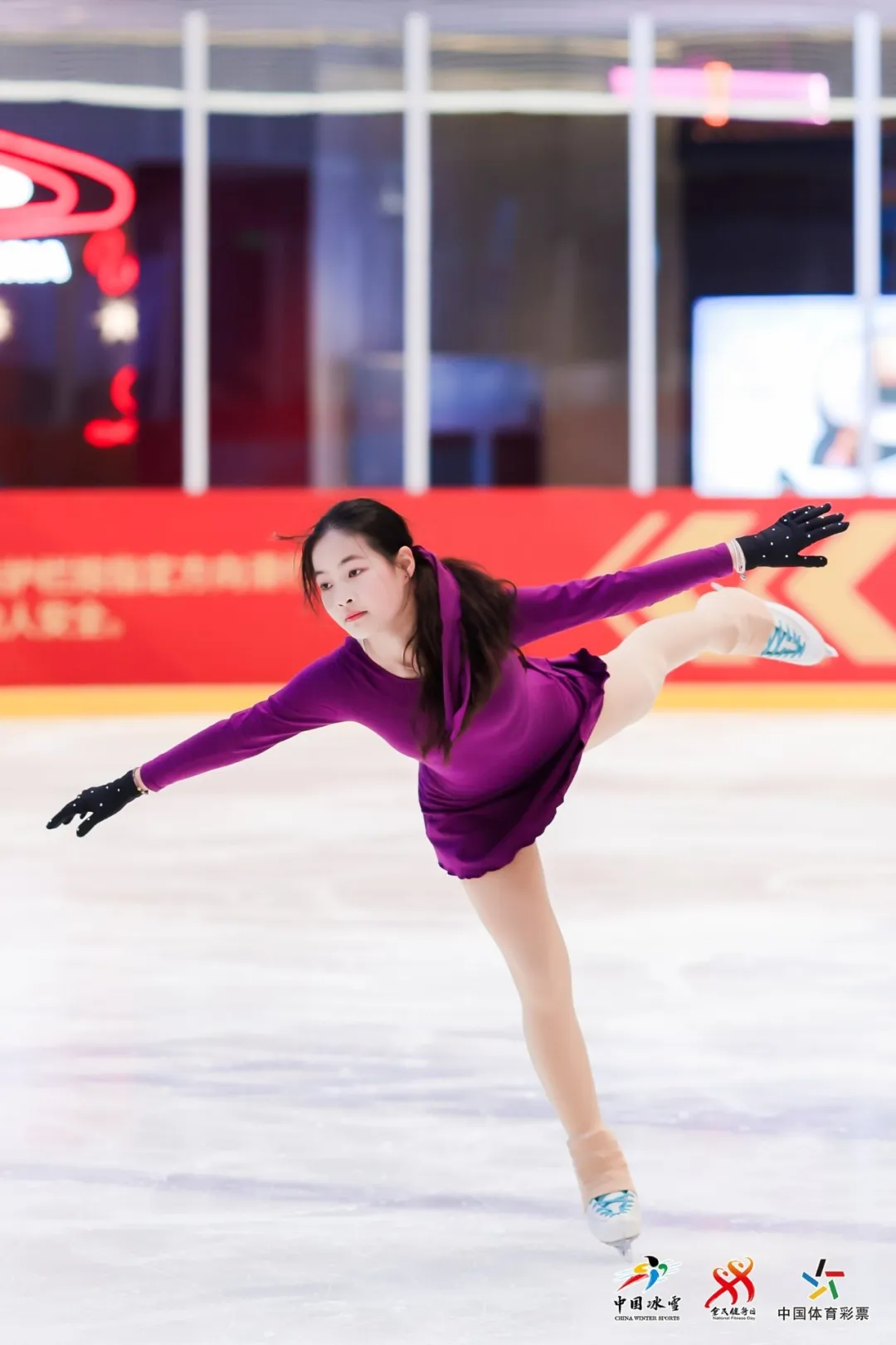 畅享冬日冰雪之趣，第十一届全国大众冰雪季上海分会场主题活动燃情启幕