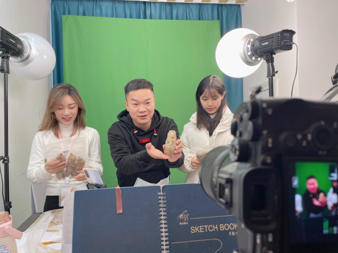 创业之星唐胜忠：用好“新农具” 当好“新农人”