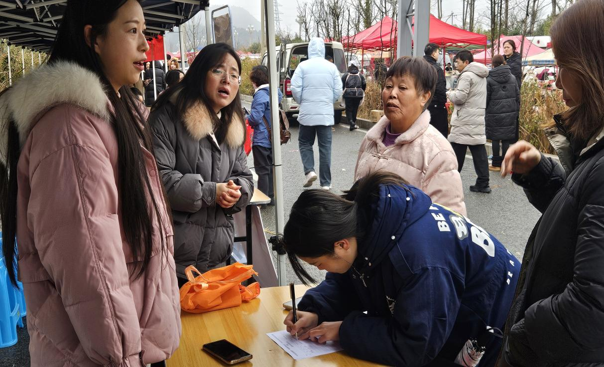 贵安新区2025年春风行动招聘会走进湖潮乡
