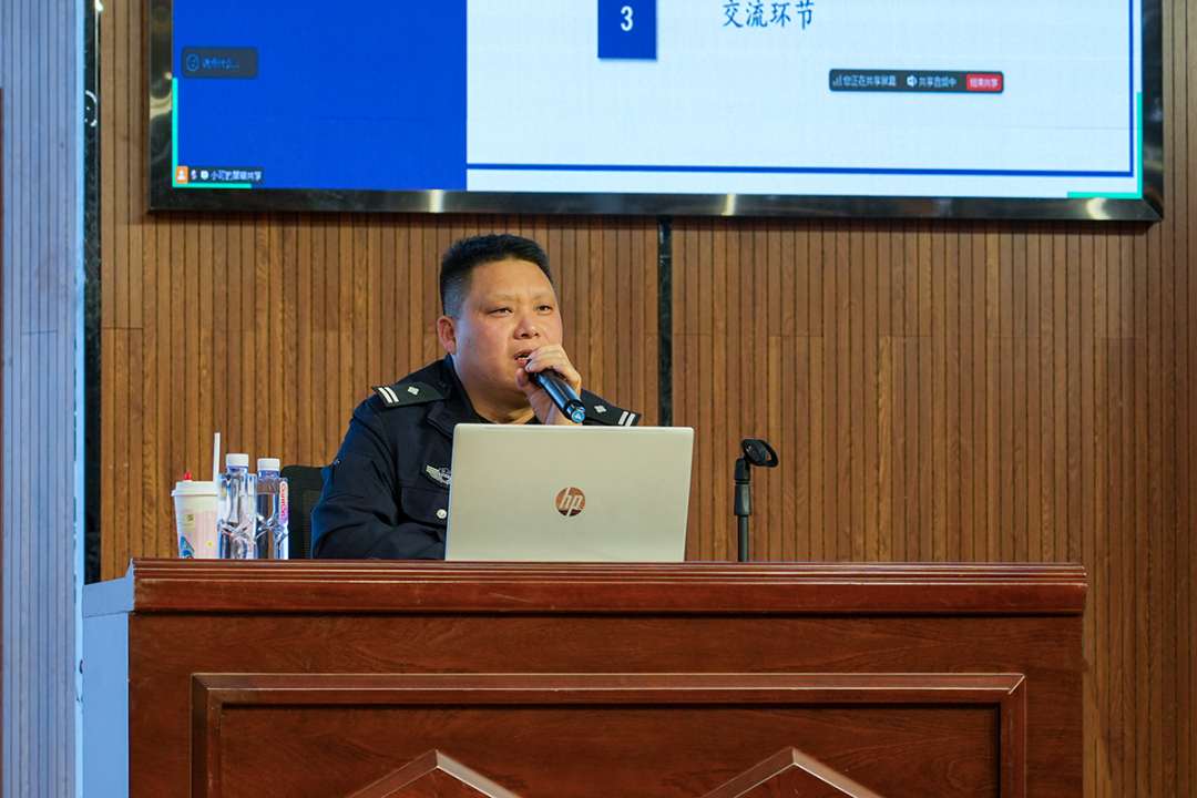 警校联动共筑安全屏障！贵工商交通安全宣讲活动守牢师生出行"生命线"