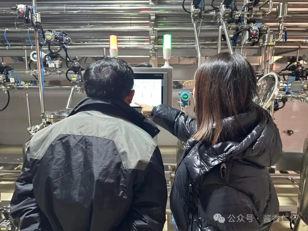 仁怀：传统酿造看技术 智能酿造看数据