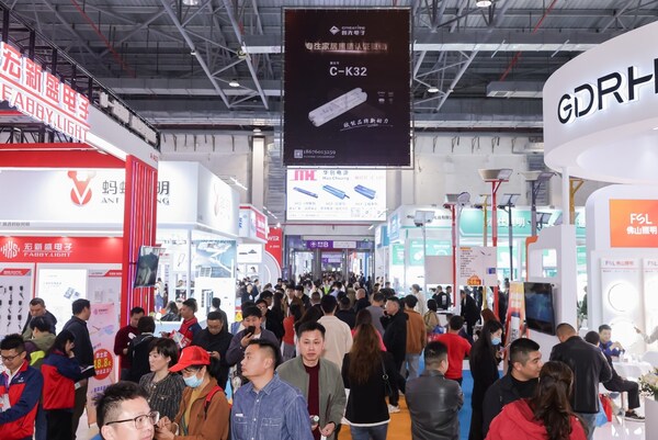 聚光魅力启新程，超22万人次共赴盛会，第32届古镇灯博会圆满收官