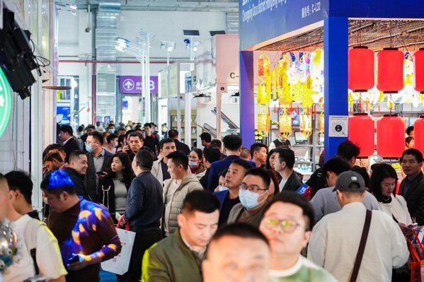 聚光魅力启新程，超22万人次共赴盛会，第32届古镇灯博会圆满收官