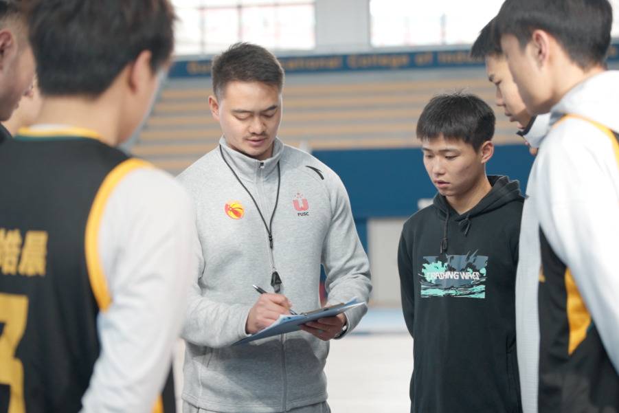 【2025级体育特长生招募30人】大学三年学费全免，贵州这所冠军学校发英雄帖了