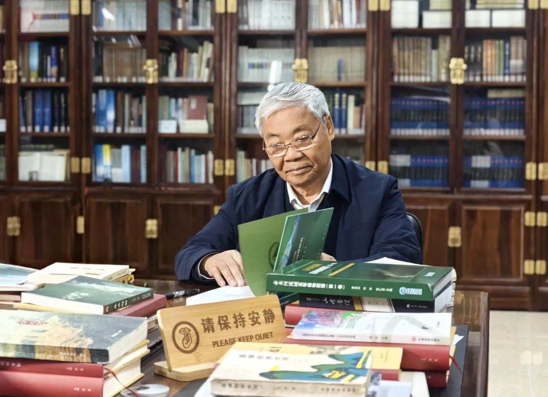 陈果：把赤水河地情“装进”图书馆