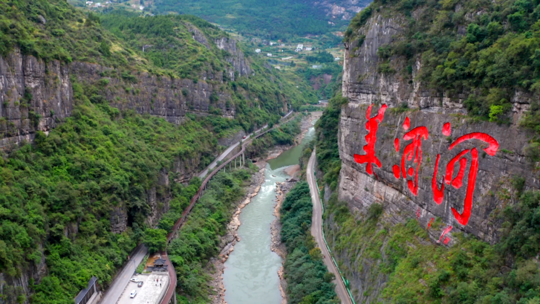 土地赠予我拥有，也赠予我回敬——清明时节阅览《多情的土地》