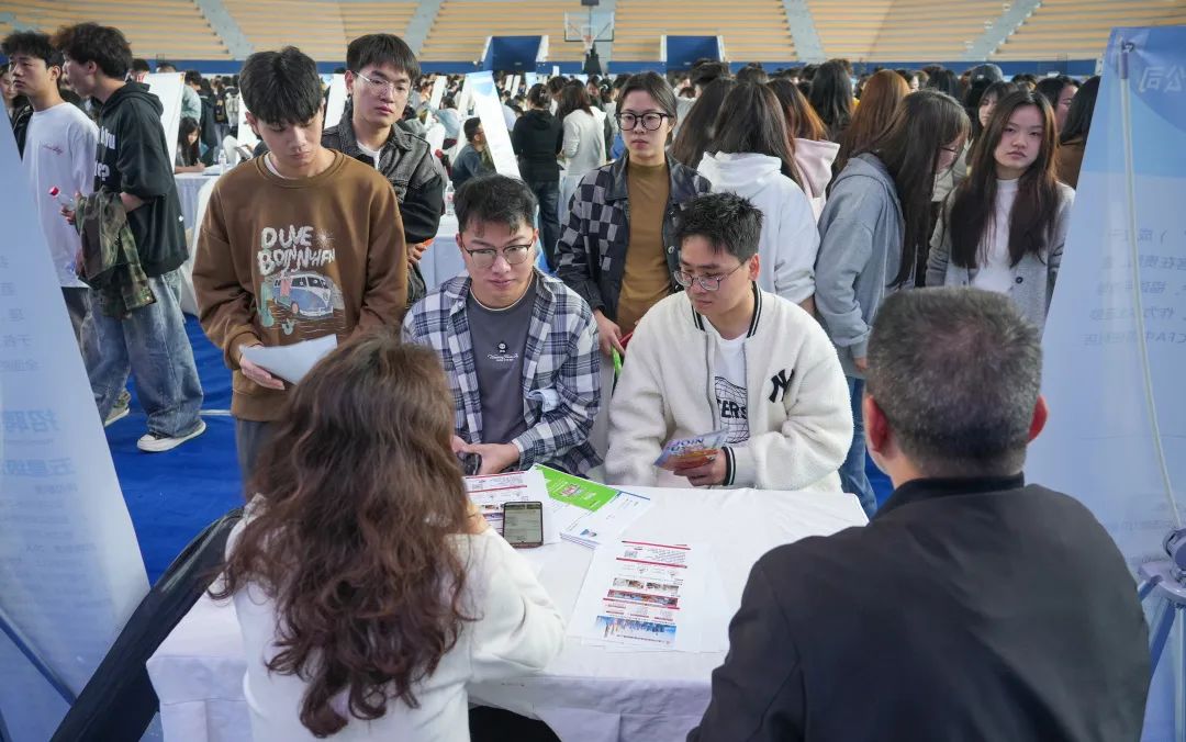 贵阳贵安2025年高校毕业生留筑行动走进贵州工商职业学院
