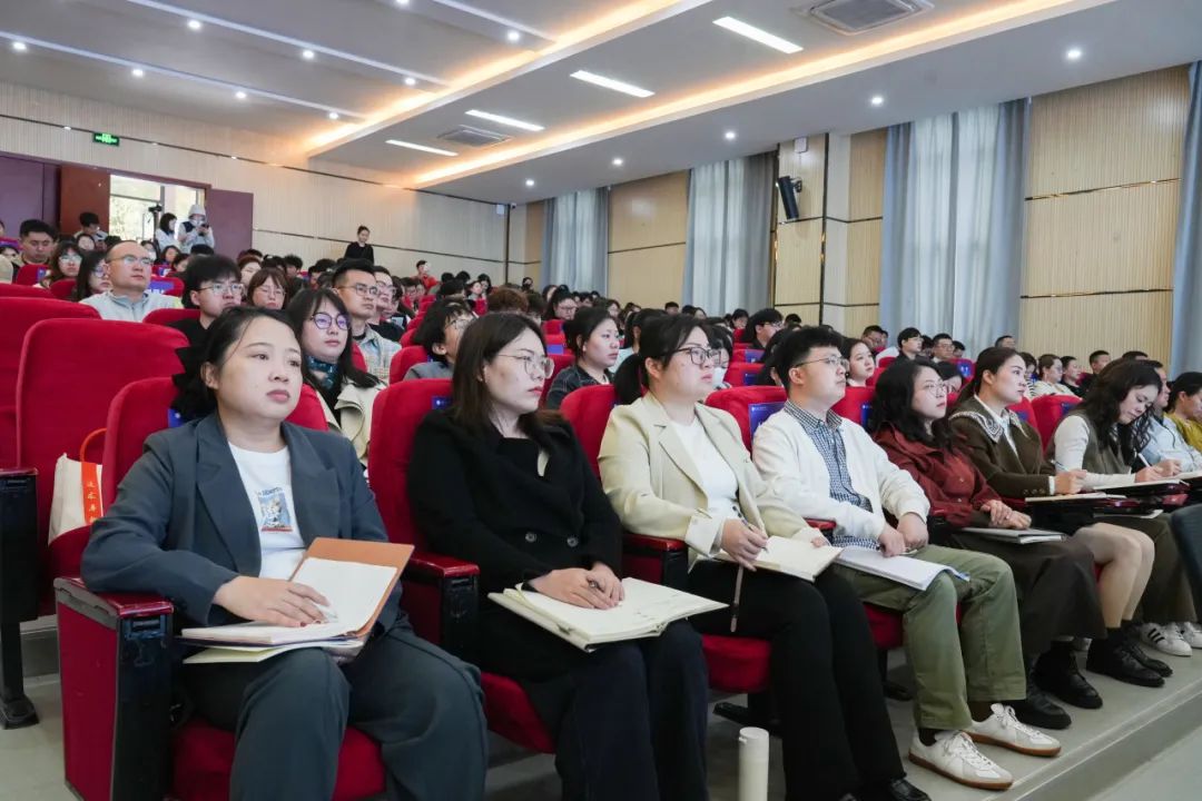 贵州工商职业学院特邀新加坡特许科技学院院长、德威教学法创始人李德威教授赴校讲学
