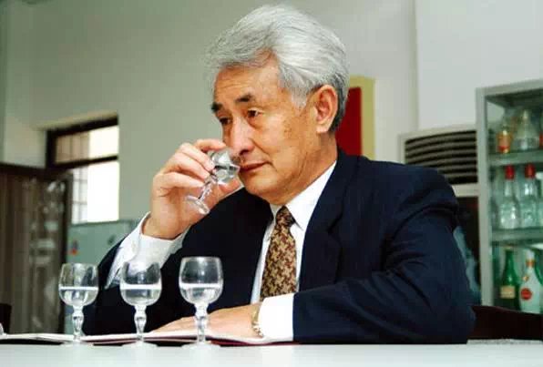 在茅台从业六十一年的季克良获“贵州省离退休干部先进个人”称号
