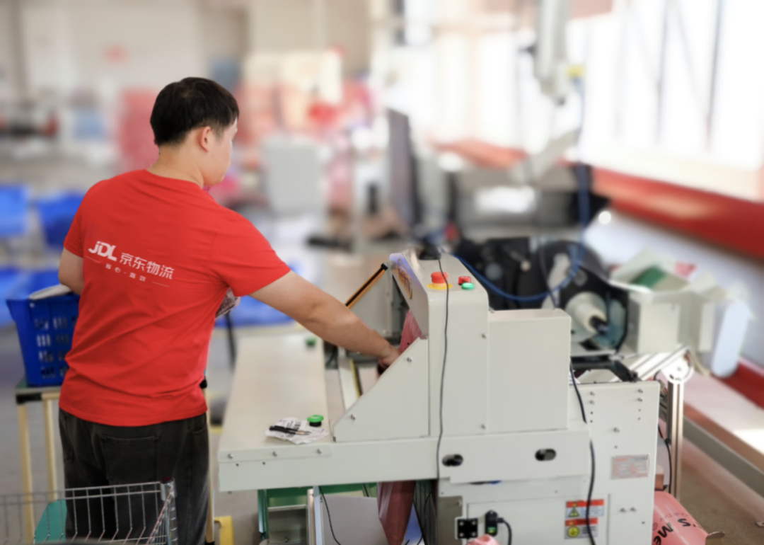 服饰专仓新标杆！京东物流广州服饰行业专仓新塘三期正式启用