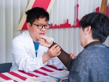 “春风送暖”服务企业零距离系列活动泥城镇专场顺利举行