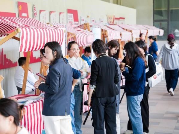 “春风送暖”服务企业零距离系列活动泥城镇专场顺利举行
