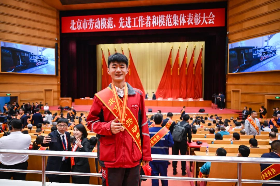 这个五一,京东小哥们又又又获奖了!