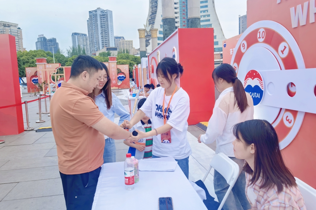 音乐邂逅美酒！茅台王子酒点燃贵阳路边音乐会