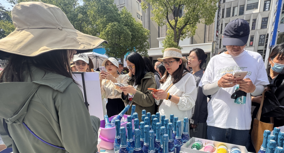 UMEET蓝莓气泡酒亮相上海“五五购物节” 助力打造女性悦己消费新地标