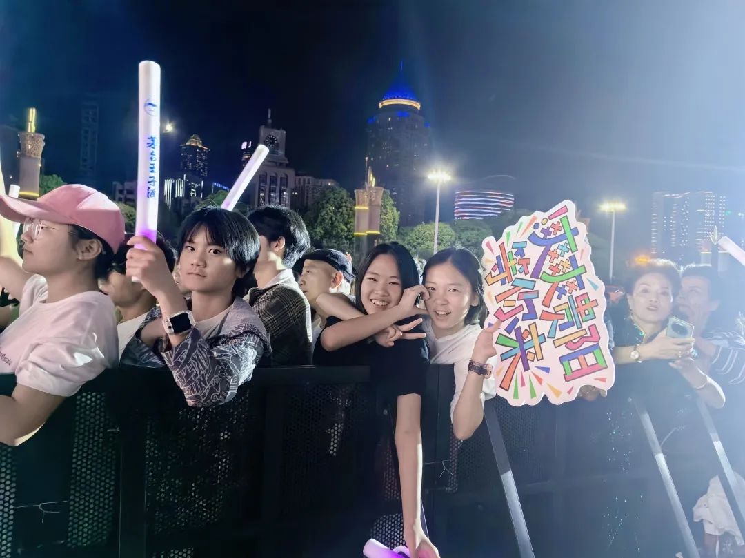 音乐邂逅美酒！茅台王子酒点燃贵阳路边音乐会