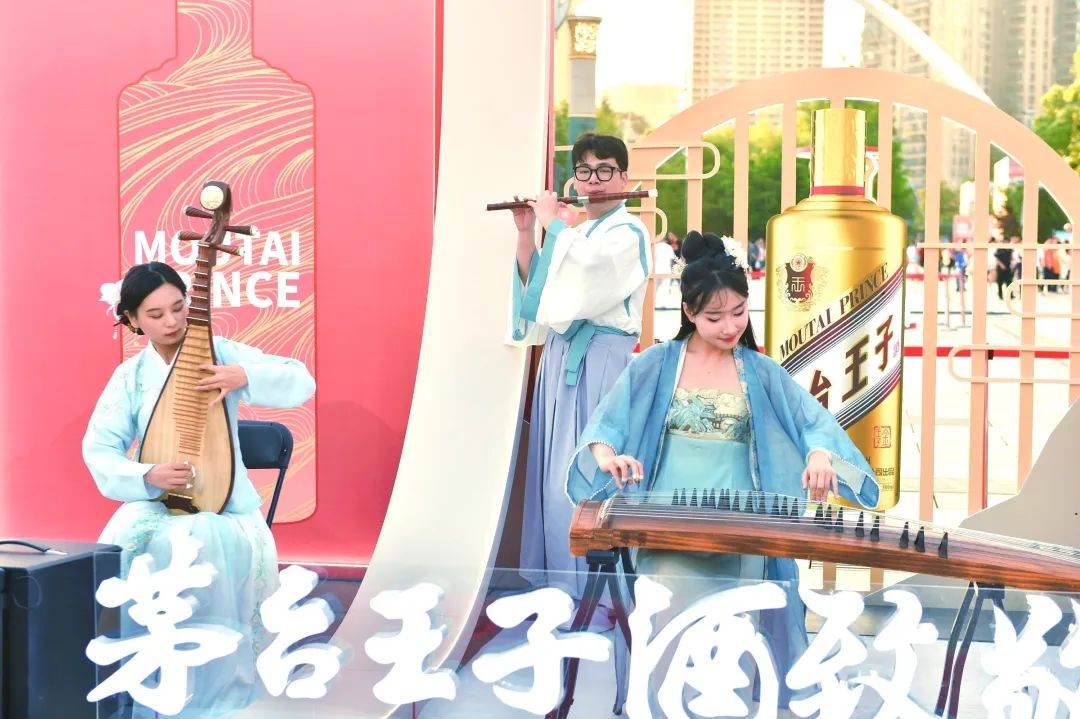 音乐邂逅美酒！茅台王子酒点燃贵阳路边音乐会
