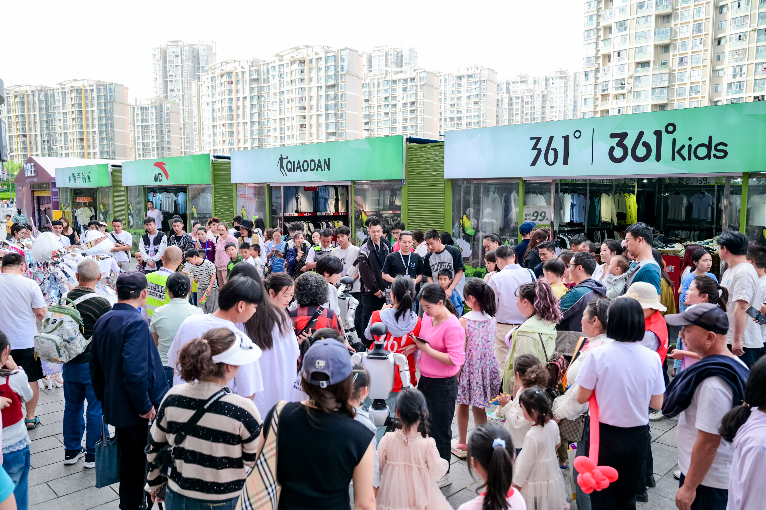 14周年庆 | 小长假首日，贵阳世纪金源购物中心创开业历史新高，营业额超2000万！