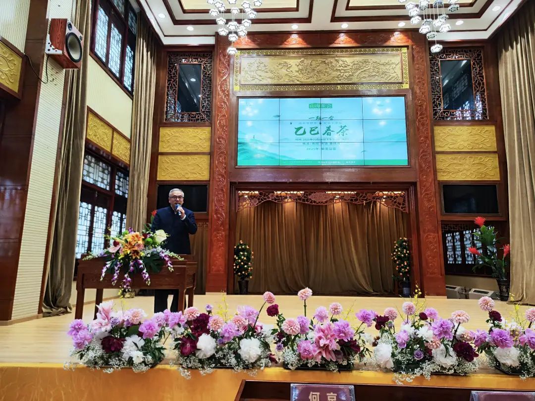 山海共烹一壶春，禅茶氤氲连世界——2025贵州新茶品鉴会启幕巢凤禅寺