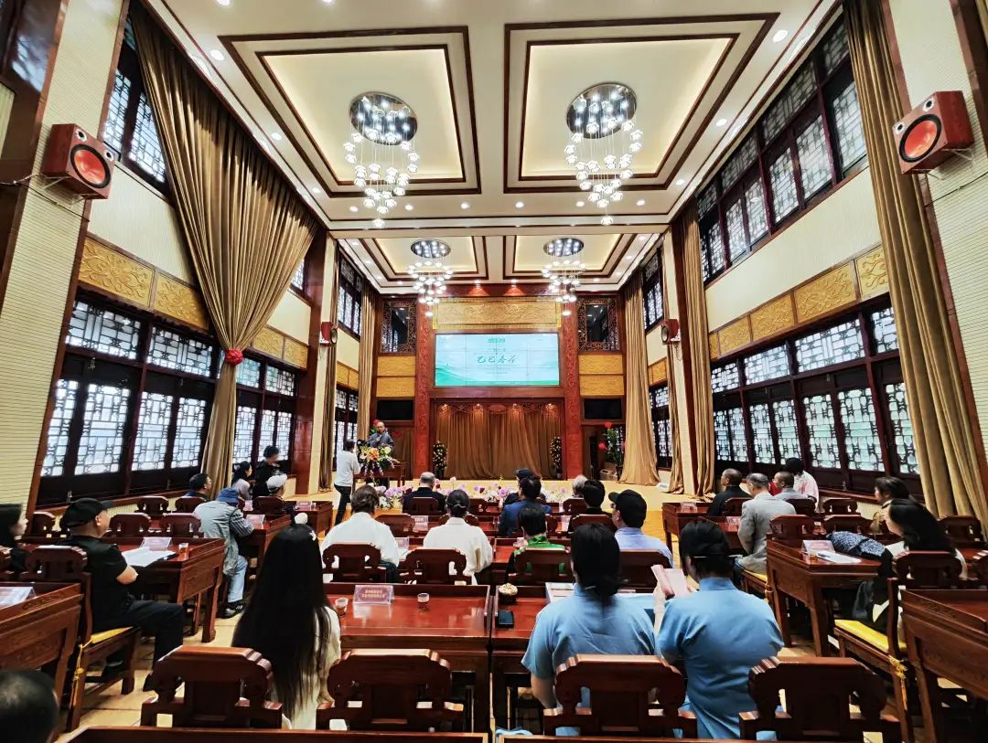 山海共烹一壶春，禅茶氤氲连世界——2025贵州新茶品鉴会启幕巢凤禅寺