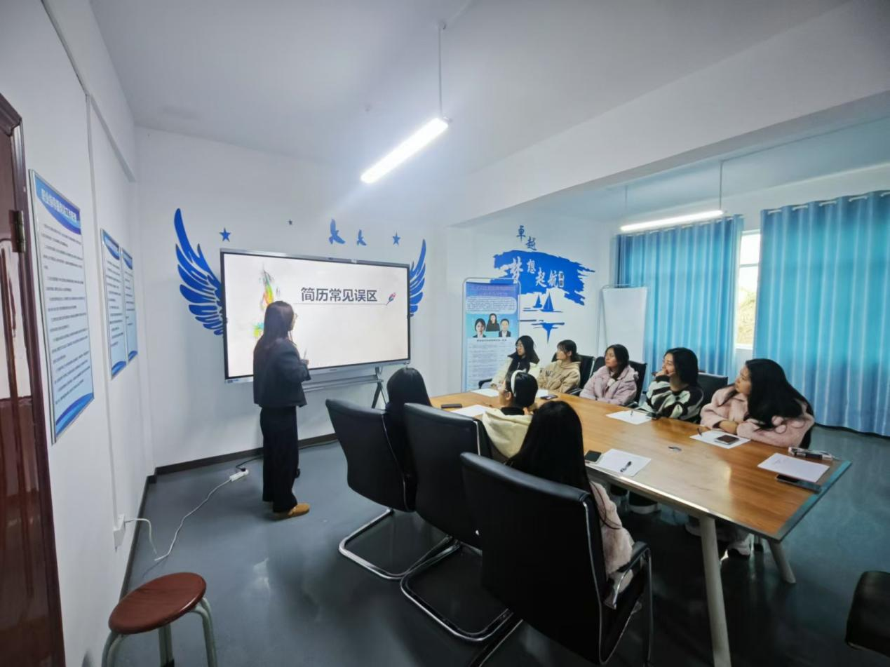 破解“91580”就业密码!黔东南州创新服务为苗岭学子点亮职业星空