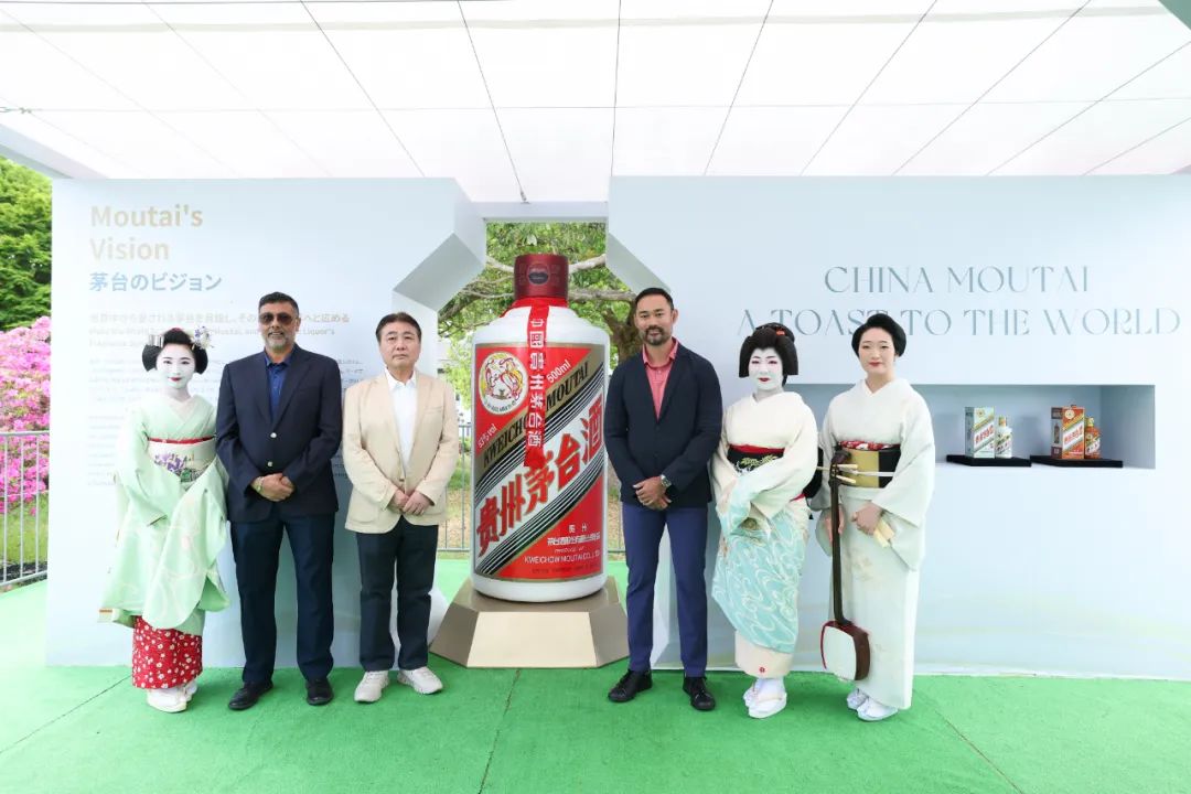 茅台呈献亚巡赛日本站开启正赛角逐，职业业余配对赛球员获茅台专属奖品