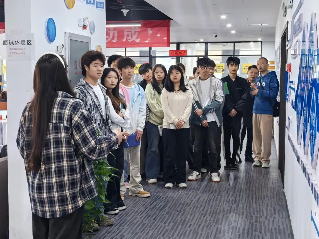 聚焦头部企业 研学认知促就业 | 贵州工商职业学院开展师生赴企研学活动