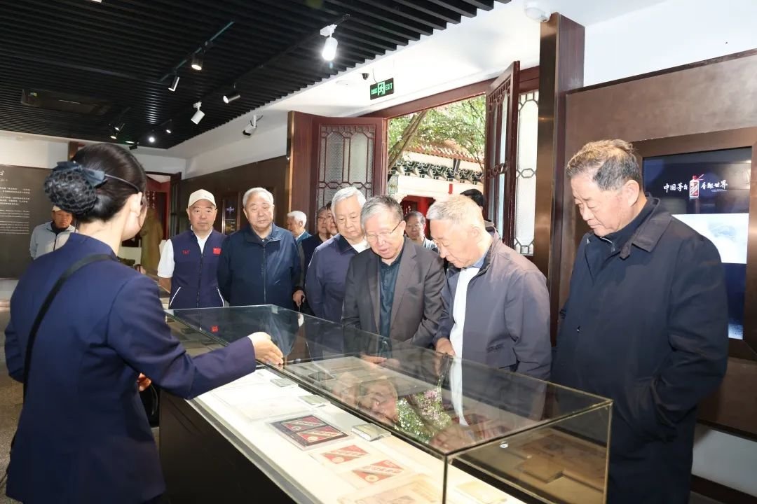 共探酒业发展新路径 中国酒业协会战略发展工作委员会到茅台考察