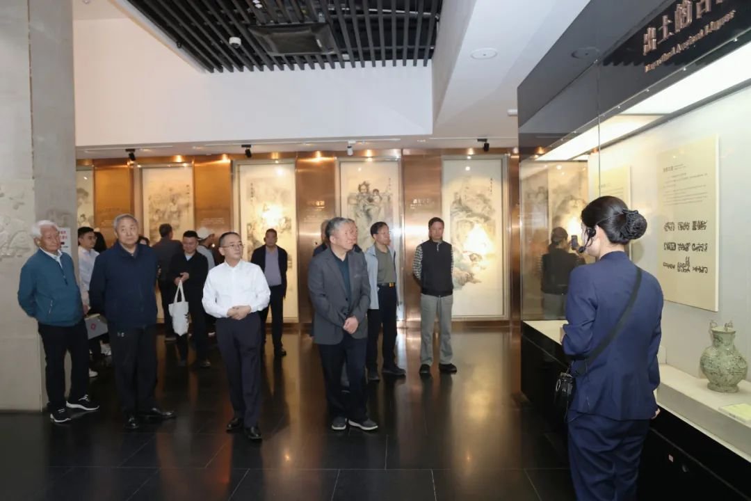 共探酒业发展新路径 中国酒业协会战略发展工作委员会到茅台考察
