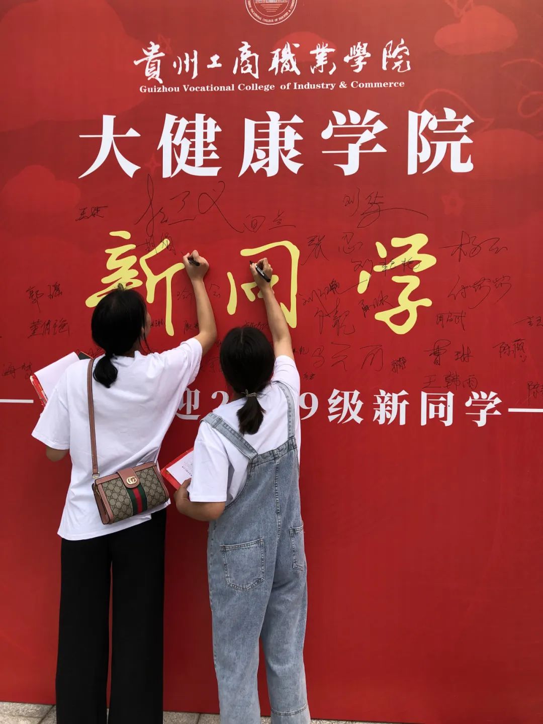 青春 · 榜YOUNG | 袁春：从护理学子到教学组长，贵工商护生的“提灯之路”