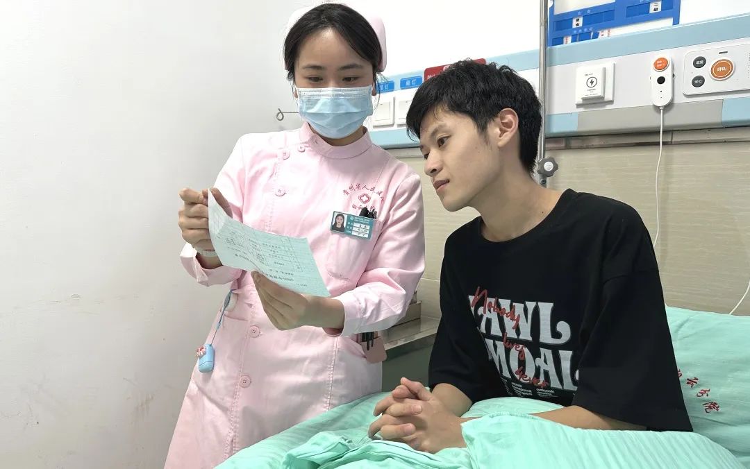 青春 · 榜YOUNG | 袁春：从护理学子到教学组长，贵工商护生的“提灯之路”